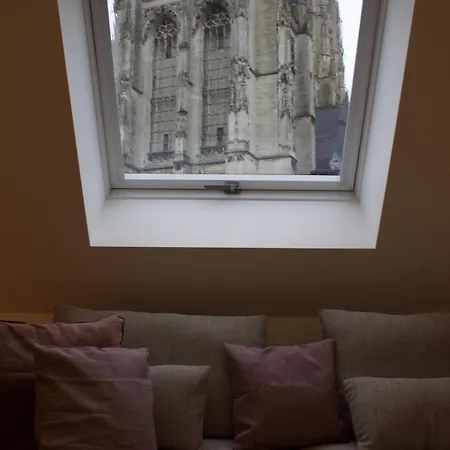 Charming With Cathedral View! On The 4th Floor Apartment *