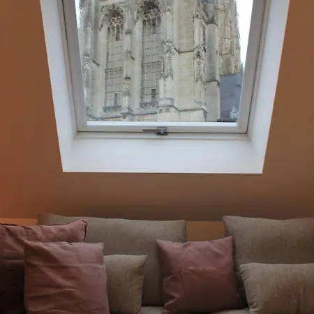 Charming With Cathedral View! On The 4th Floor Apartment